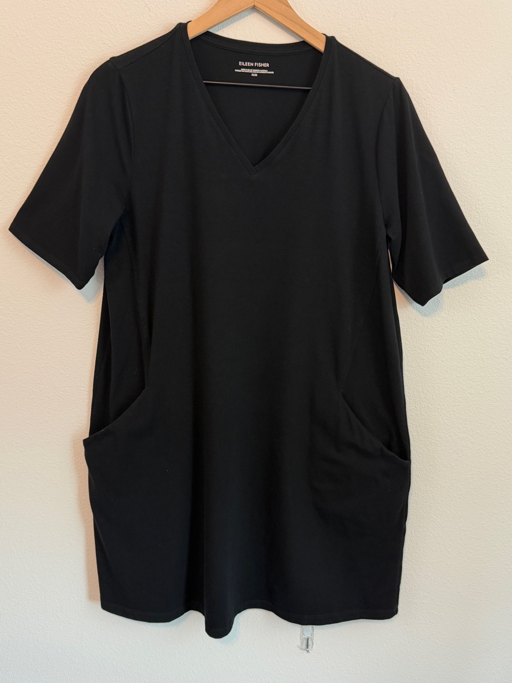 Eileen Fisher Black V-Neck Short Sleeve tunic with Pockets